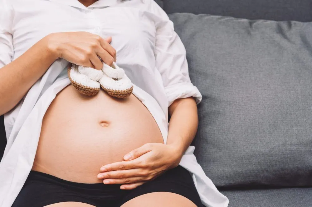 Mãe com o bebê no período de licença-maternidade